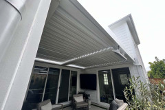 Los Angeles Louvered Pergola